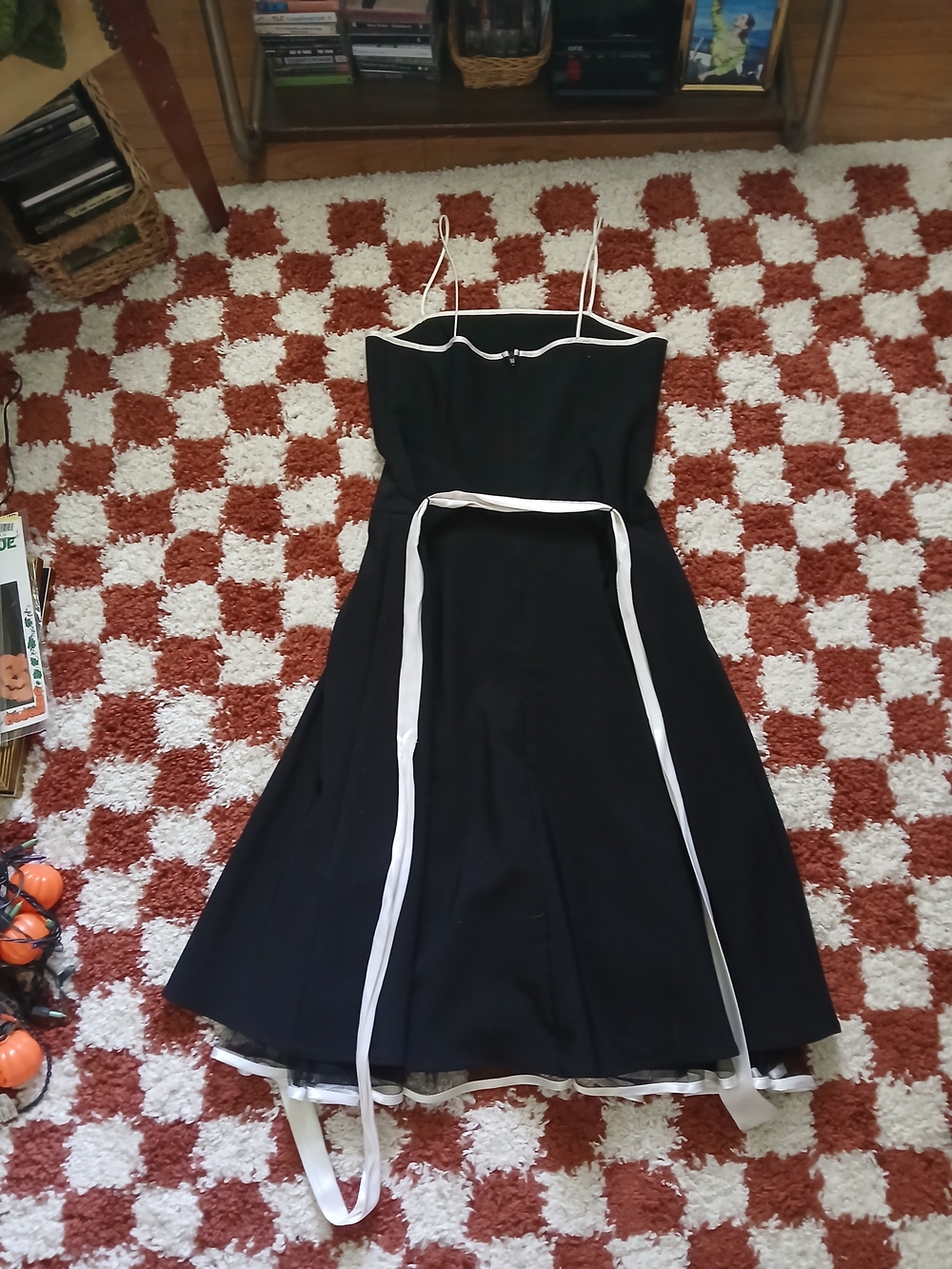 Black And White Vintage Dress - Picture 6 of 6